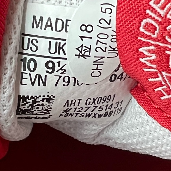 Adidas “Disney and Pixar” - Picture 10 of 11